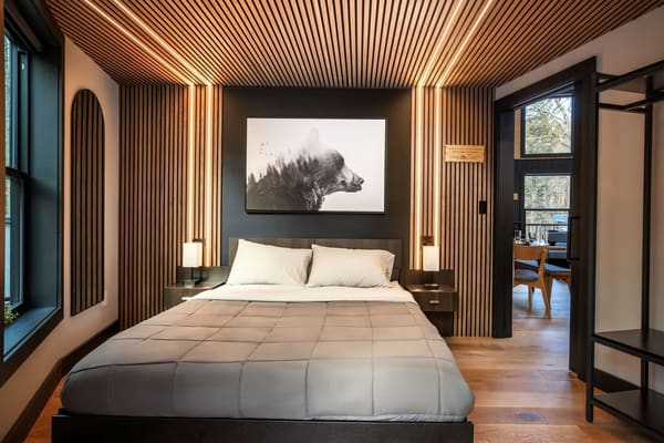 Bedroom 1 - Queen Bed